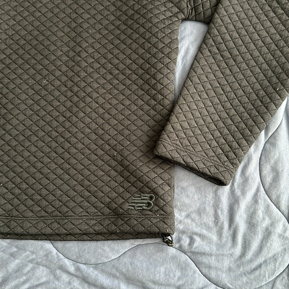 New balance sweater - Picture 2 of 4